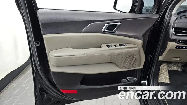Kia Carnival Generation 4 — Фото автомобиля 13