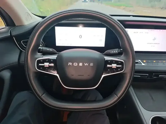 Roewe D7 — Фото автомобиля 10