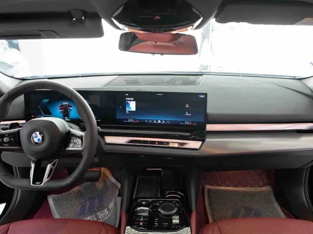 BMW 5 Series — Фото автомобиля 11