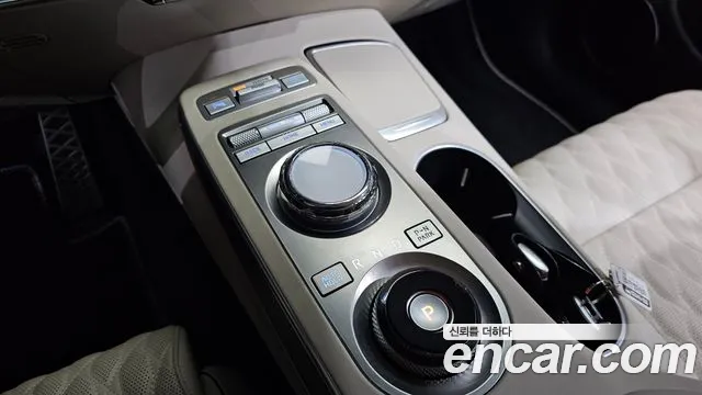 Genesis GV70 — Фото автомобиля 12