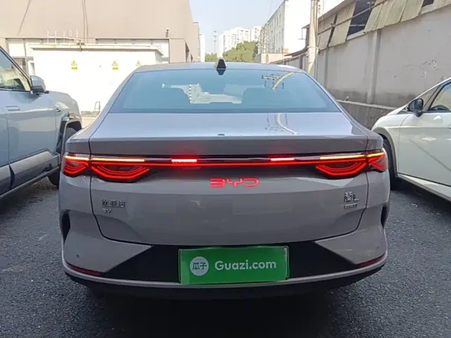 BYD Qin L — Фото автомобиля 5