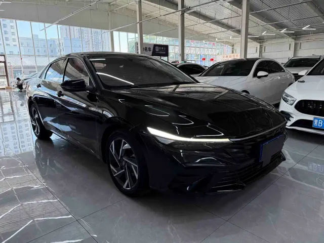 Hyundai Elantra — Фото автомобиля 3