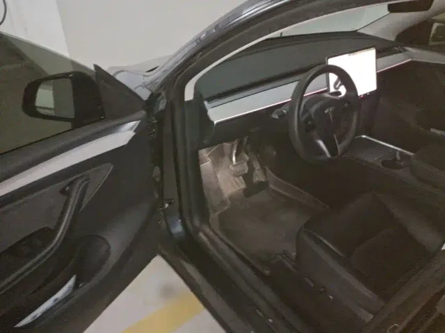 Tesla Model Y — Фото автомобиля 15