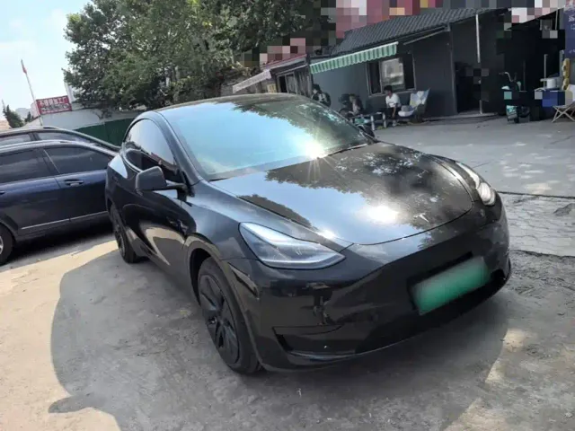 Tesla Model Y — Фото автомобиля 3