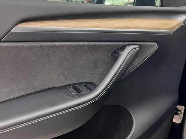 Tesla Model Y — Фото автомобиля 15