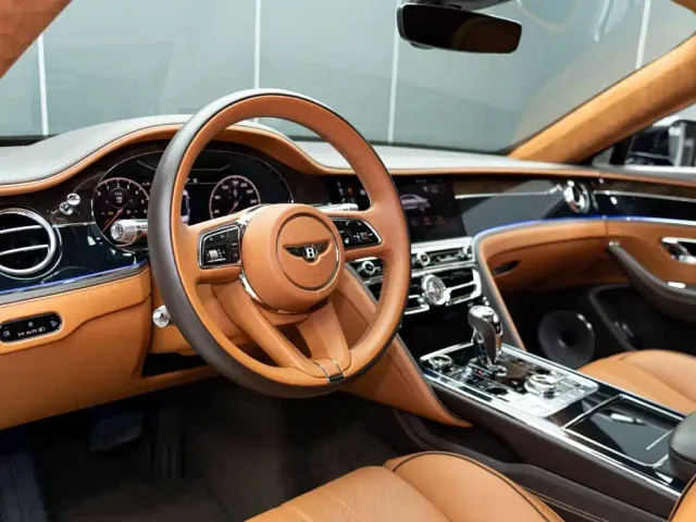 Bentley Flying Spur — Фото автомобиля 13