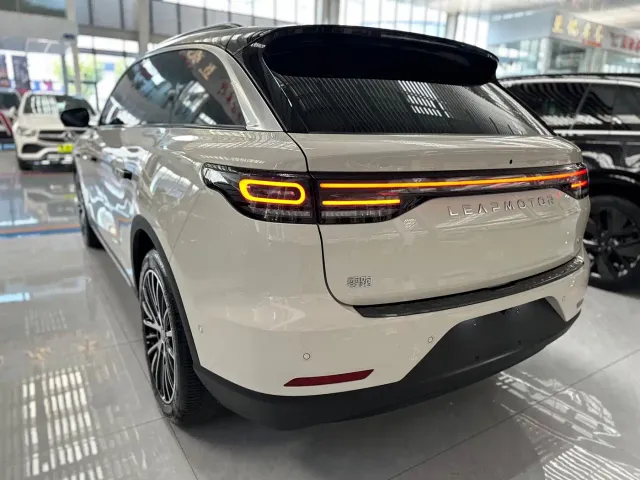 Leapmotor C11 — Фото автомобиля 15