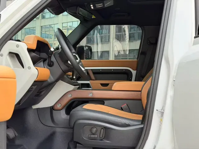 Land Rover Defender — Фото автомобиля 8