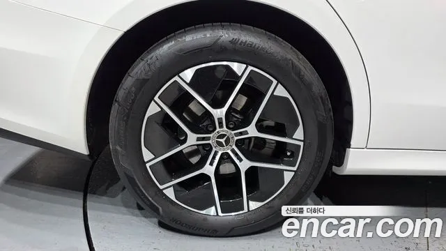 Mercedes-Benz E-Class — Фото автомобиля 5