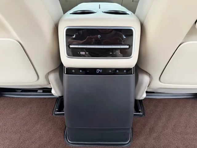 Li Auto L9 — Фото автомобиля 10
