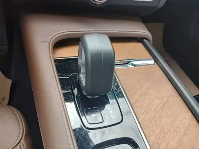 Volvo S90 — Фото автомобиля 13