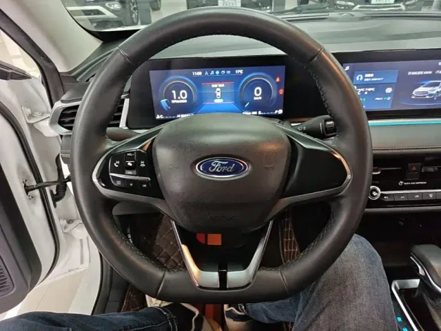 Ford Escort — Фото автомобиля 10