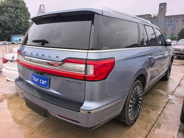 Lincoln Navigator — Фото автомобиля 6