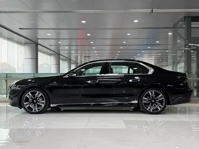BMW 7 Series — Фото автомобиля 3