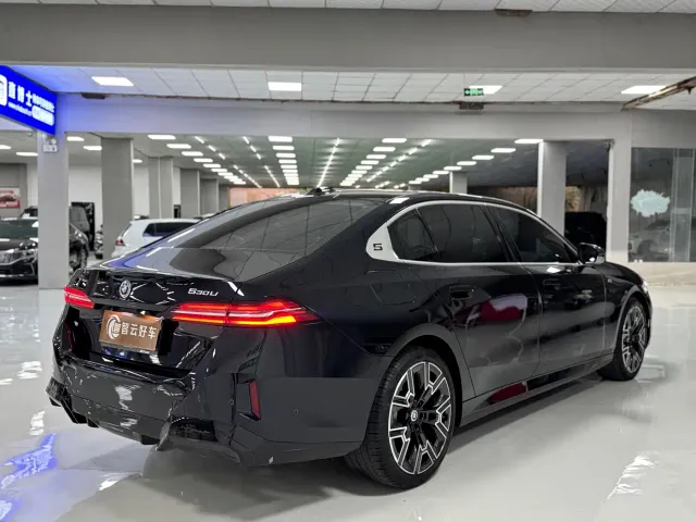 BMW 5 Series — Фото автомобиля 9