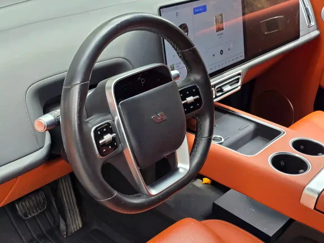Li Auto L9 — Фото автомобиля 14