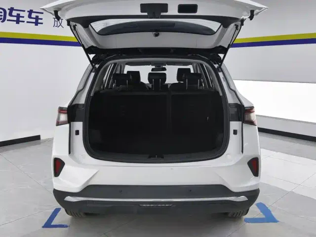Wuling Asta — Фото автомобиля 4