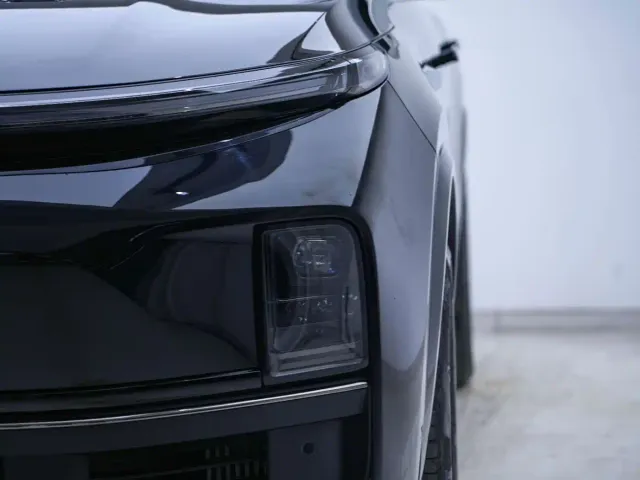 Li Auto L8 — Фото автомобиля 9