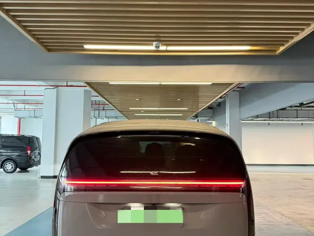 Li Auto MEGA — Фото автомобиля 8