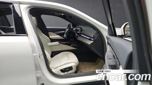 BMW 5 Series G60 — Фото автомобиля 25