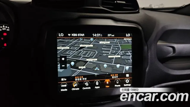 Jeep Renegade — Фото автомобиля 11