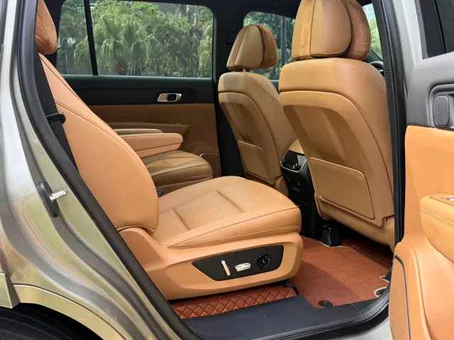Li Auto ONE — Фото автомобиля 11