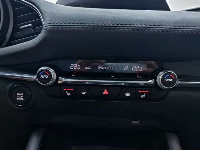 Mazda Axela — Фото автомобиля 13