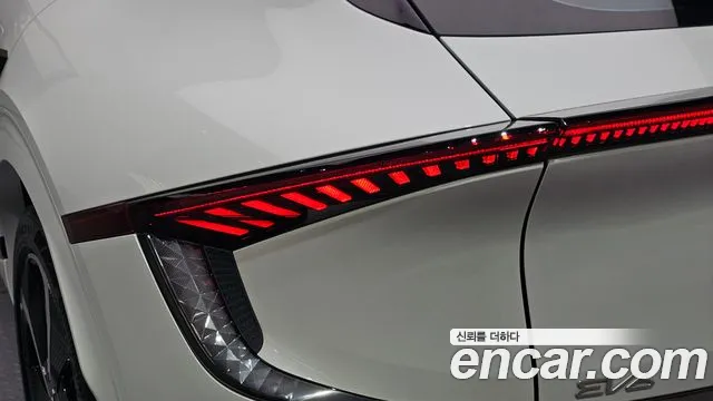 Kia EV6 — Фото автомобиля 22
