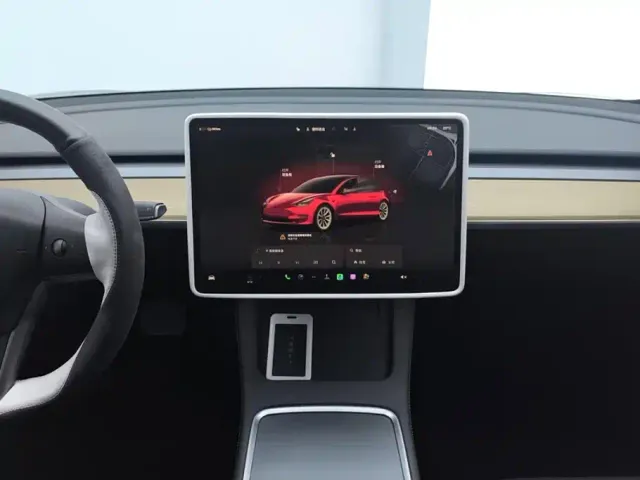 Tesla Model 3 — Фото автомобиля 13