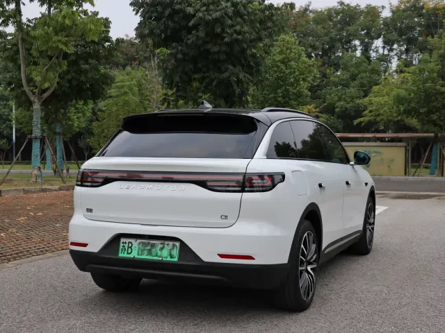 Leapmotor C11 — Фото автомобиля 3