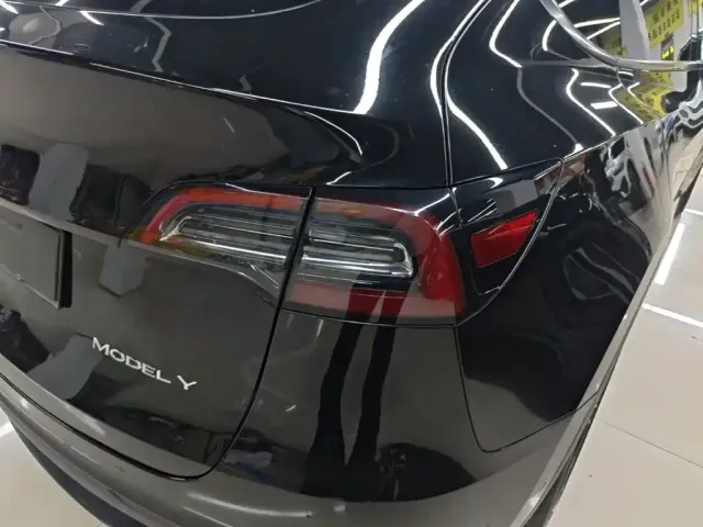 Tesla Model Y — Фото автомобиля 7