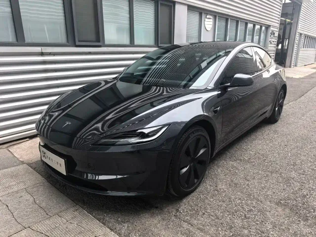Фотография автомобиля — Tesla Model 3