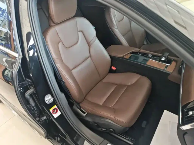 Volvo S90 — Фото автомобиля 24