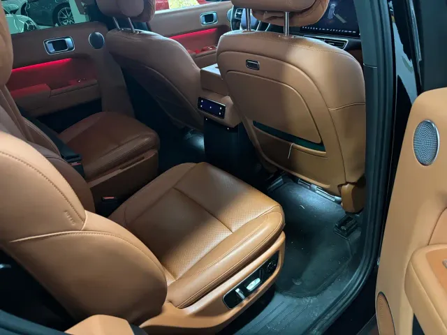 Li Auto L8 — Фото автомобиля 7
