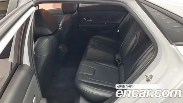 Hyundai Avante CN7 — Фото автомобиля 10