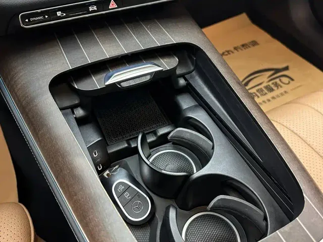 Mercedes-Benz E-Class — Фото автомобиля 16
