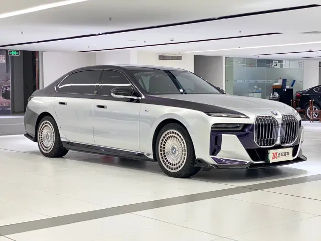 BMW i7 — Фото автомобиля 2