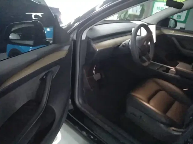 Tesla Model Y — Фото автомобиля 15