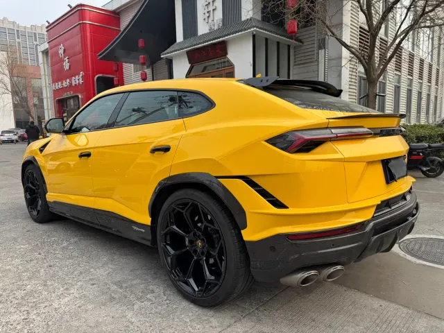 Lamborghini Urus — Фото автомобиля 7