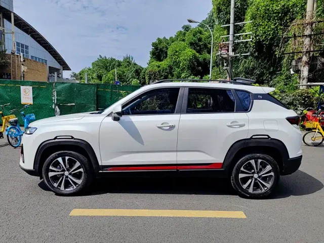 Changan CS35 Plus — Фото автомобиля 3