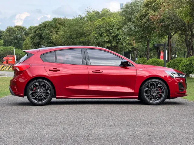 Ford Focus — Фото автомобиля 10