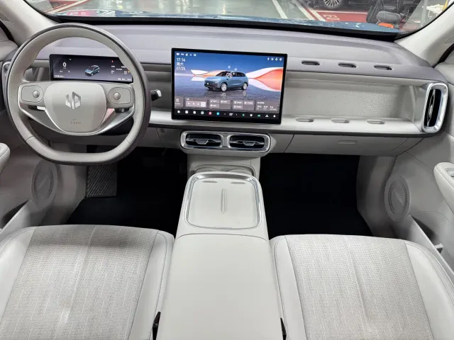 Leapmotor B10 — Фото автомобиля 9