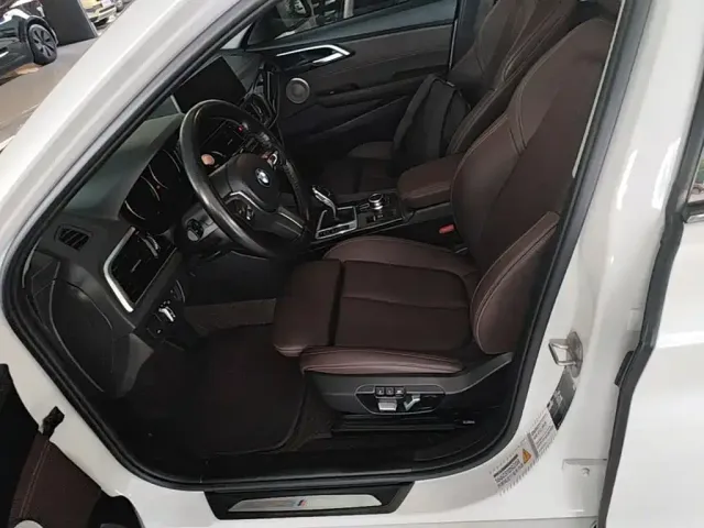 BMW BMW 1 Series 2023 120i M Sport Shadow Edition — Фото автомобиля 14