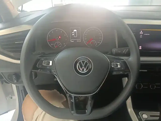 Volkswagen Polo — Фото автомобиля 10
