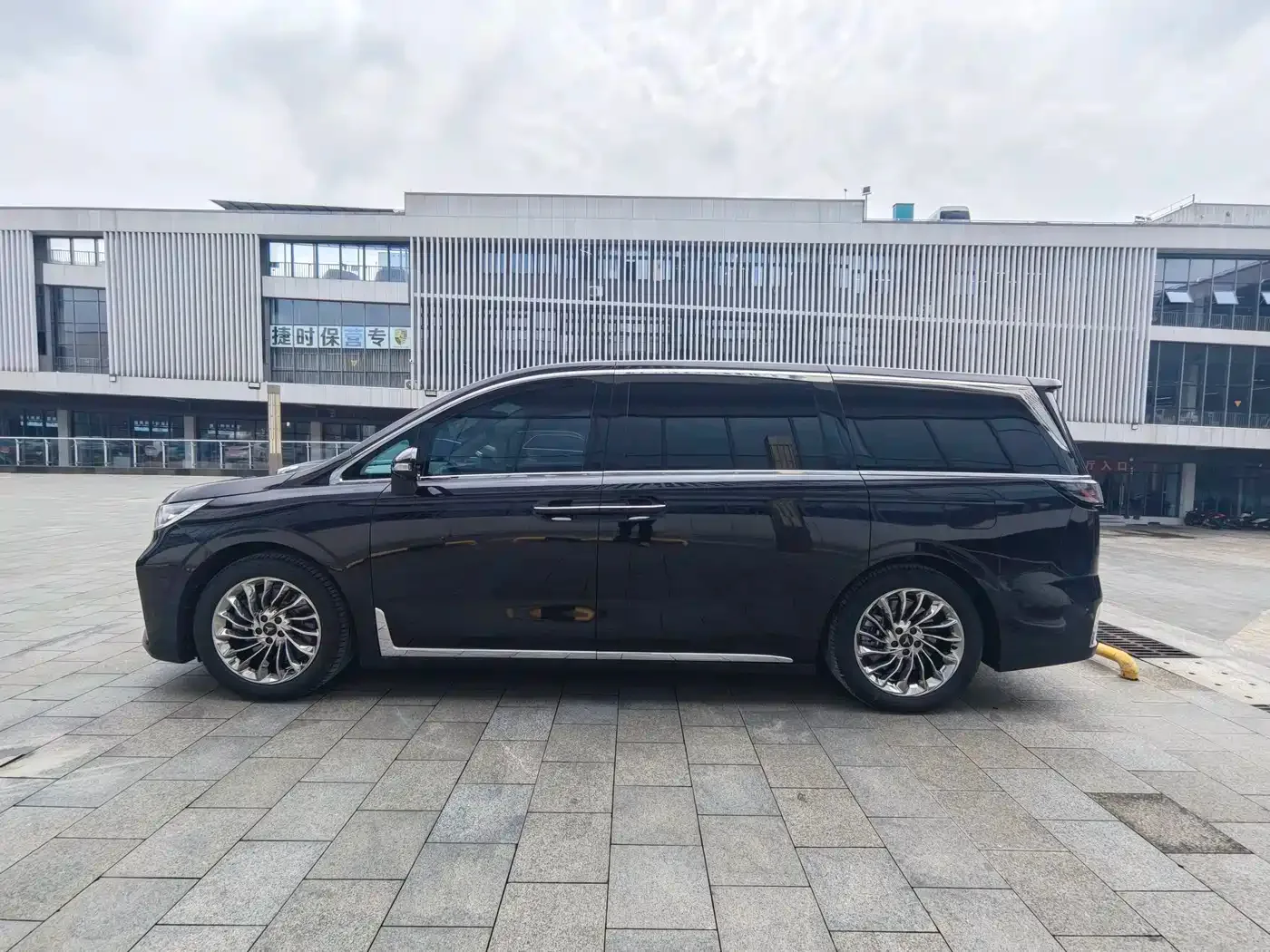 Voyah Auto Voyah Dreamer 2024 PHEV Extended Range Flagship Edition — Фото автомобиля 10