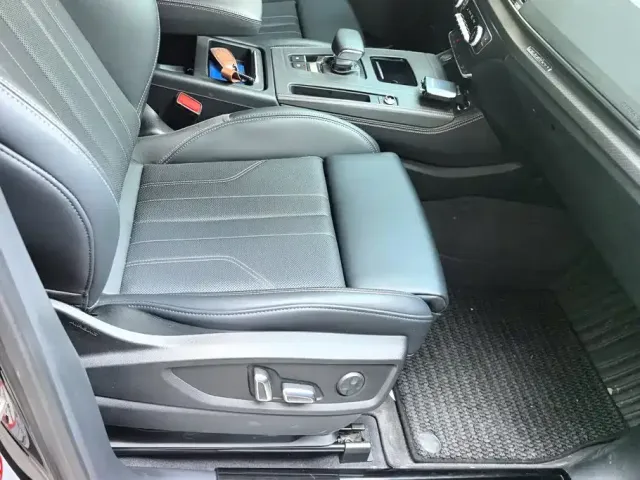 Audi Audi Q5L 2025 45th Anniversary Edition 40 TFSI Luxury Sport — Фото автомобиля 8