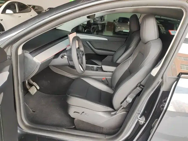 Tesla Model Y — Фото автомобиля 14