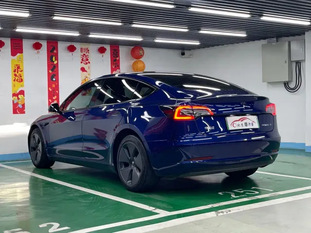Tesla Model 3 — Фото автомобиля 7