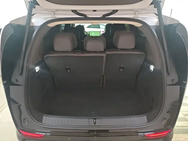 Li Auto MEGA — Фото автомобиля 18