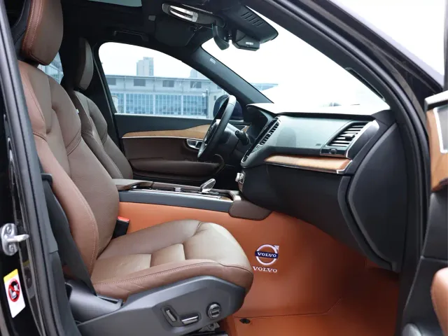Volvo XC90 — Фото автомобиля 14
